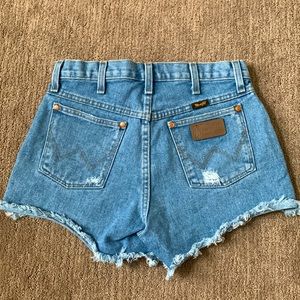 like NEW (worn 1x)- Wrangler shorts